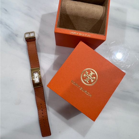 TORY BURCH T Watch With Reversible Leather And Gold Tone Stainless Steel - Picture 7 of 10
